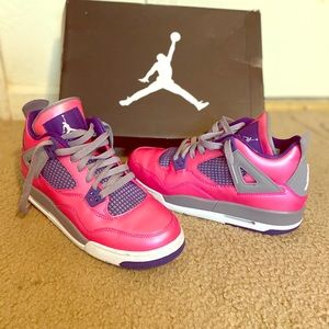 Girls Retro 4 Jordans!!!!